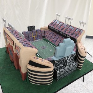 Graduation custom cake