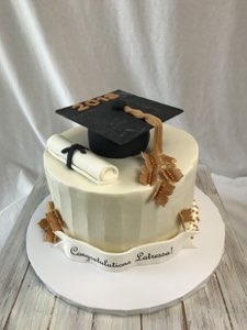 Graduation custom cake